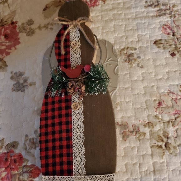 HOST PICK! FARMHOUSE STYLE WOODEN WINTER ANGEL.PRICE DROPPED! - Picture 3 of 4